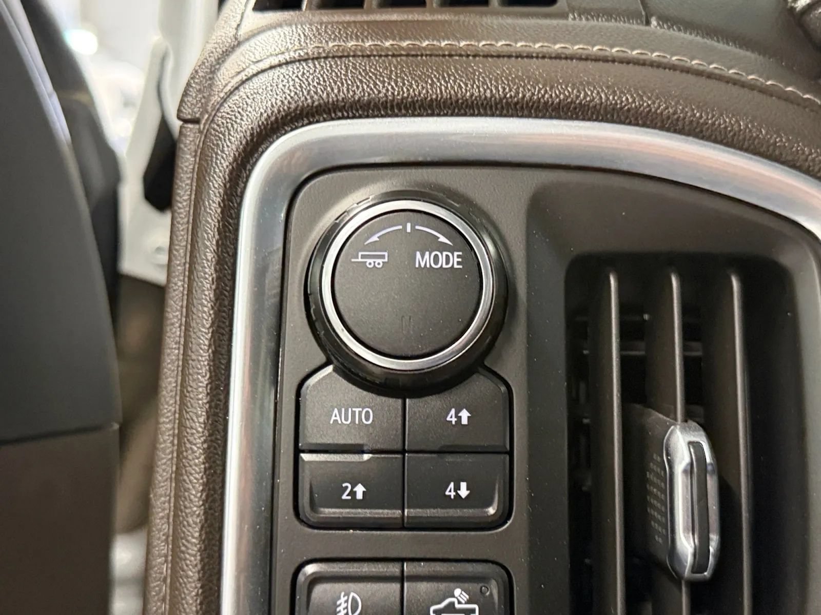 Used 2020 Chevrolet Silverado 2500 LTZ w/ LTZ Convenience Package AWD/4WD image 29