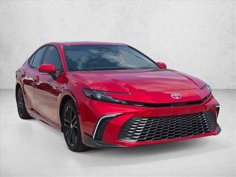 Used 2025 Toyota Camry SE w/ Convenience Package FWD image 3