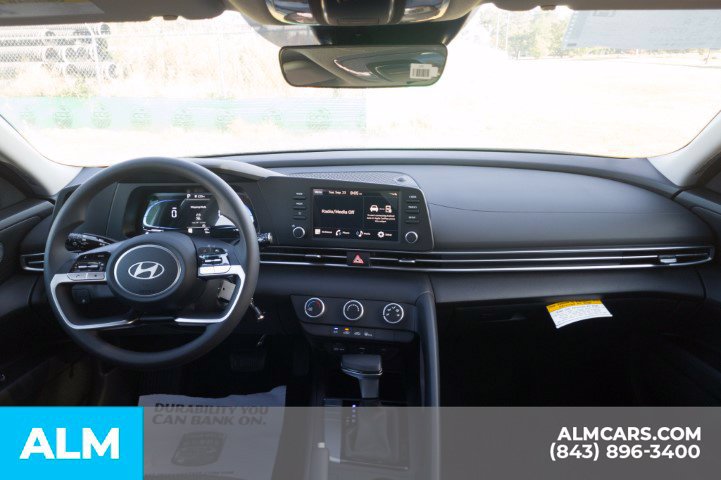 Used 2026 Hyundai Elantra SE FWD image 22