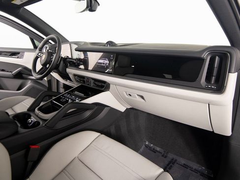Certified 2026 Porsche Cayenne E-Hybrid Coupe AWD/4WD image 29