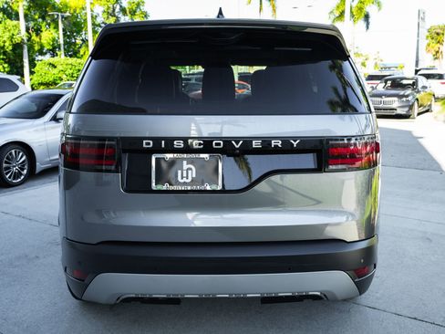 Used 2024 Land Rover Discovery S image 8