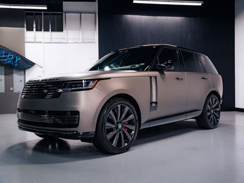 Used 2024 Land Rover Range Rover SV AWD/4WD image 2