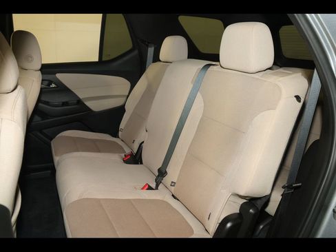 Used 2023 Chevrolet Traverse LS image 16