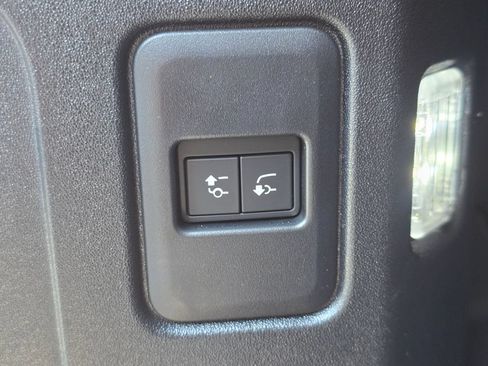 New 2026 Land Rover Defender 90 X-Dynamic SE AWD/4WD image 12