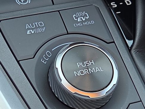 Certified 2025 Toyota RAV4 SE AWD/4WD image 22