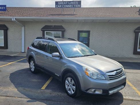 Used 2011 Subaru Outback 2.5i Limited w/ PWR Moonroof Pkg AWD/4WD image 2