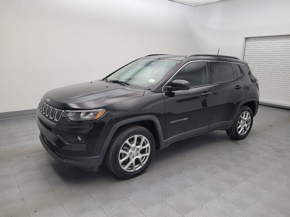 Used 2022 Jeep Compass Latitude w/ Sun and Sound Group AWD/4WD image 2