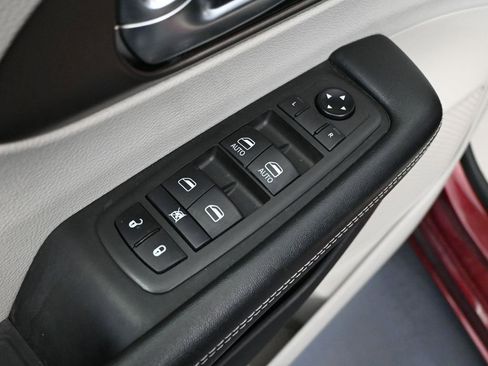 Used 2021 Chrysler Voyager LX image 19