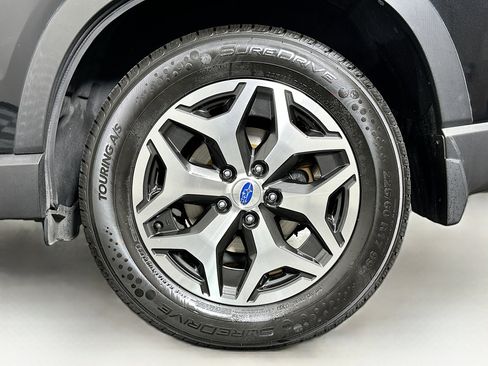 Used 2020 Subaru Forester Premium image 11