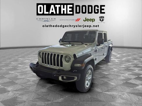 Used 2023 Jeep Gladiator Sport image 1