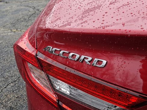 Certified 2018 Honda Accord LX image 31