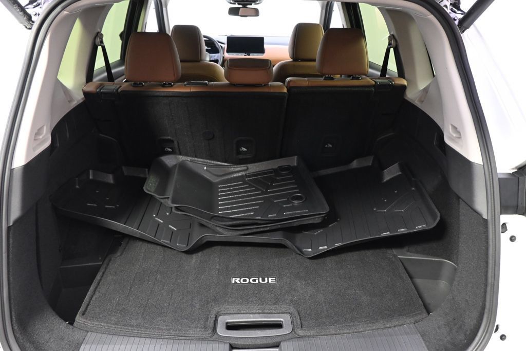 Used 2025 Nissan Rogue Platinum FWD image 19
