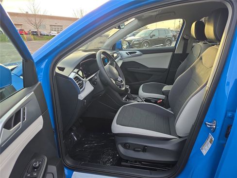 New 2026 Volkswagen Taos SE image 12