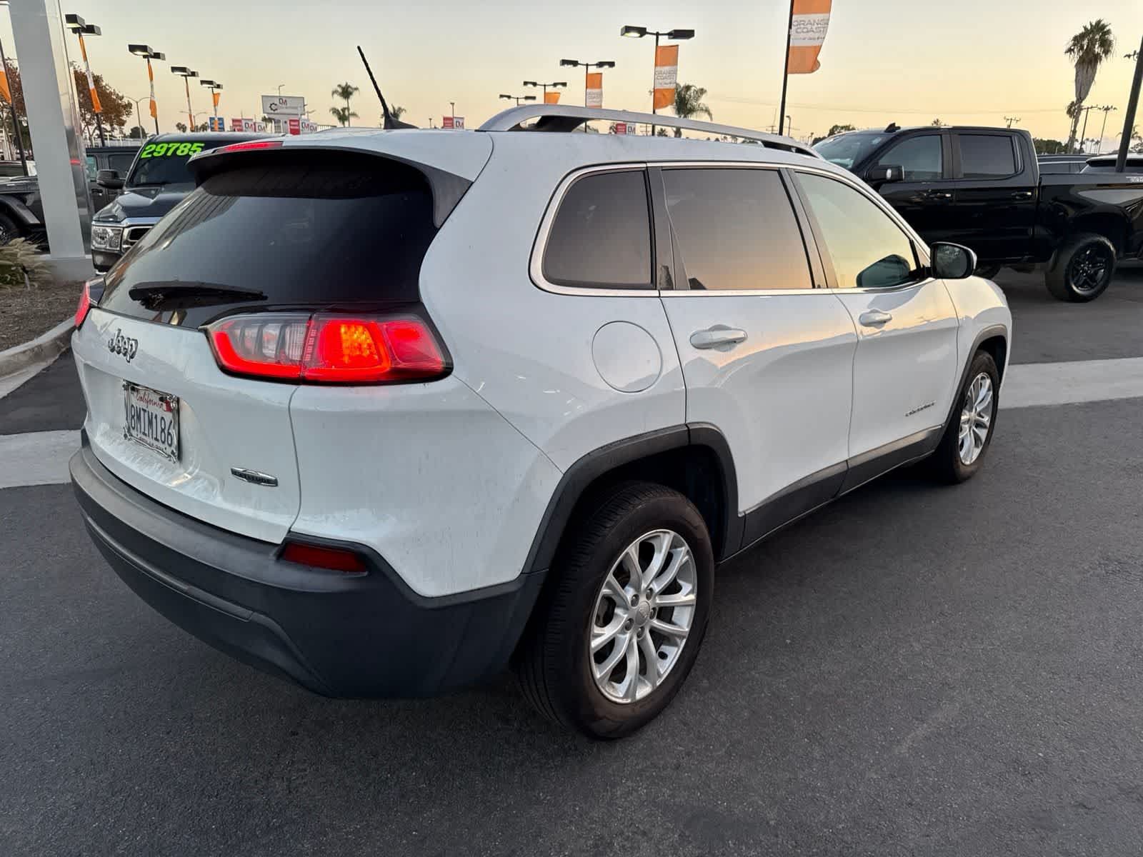 Used 2019 Jeep Cherokee Latitude w/ Popular Appearance Group FWD image 9