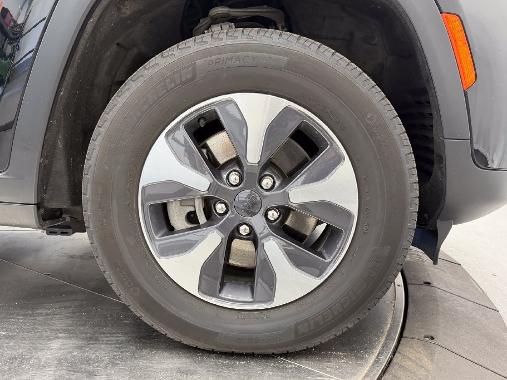 Used 2023 Jeep Grand Cherokee 4WD 4xe image 9