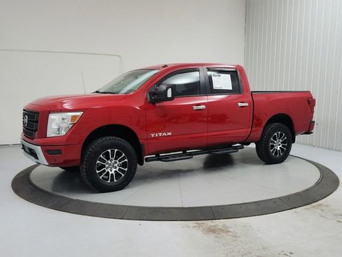 Used 2021 Nissan Titan SV w/ SV Convenience Package AWD/4WD image 3