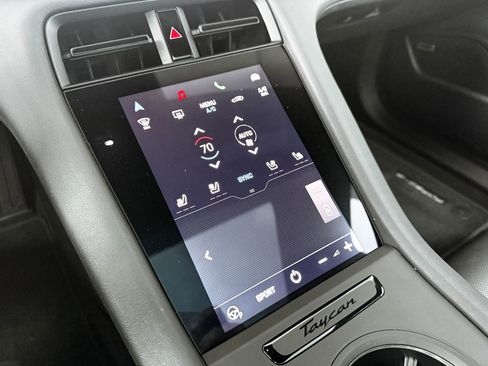 Used 2022 Porsche Taycan image 22