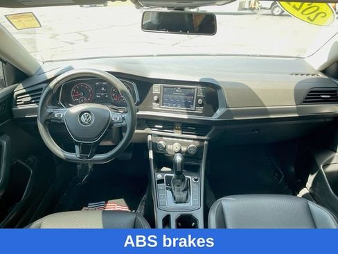 Used 2021 Volkswagen Jetta SE FWD image 13