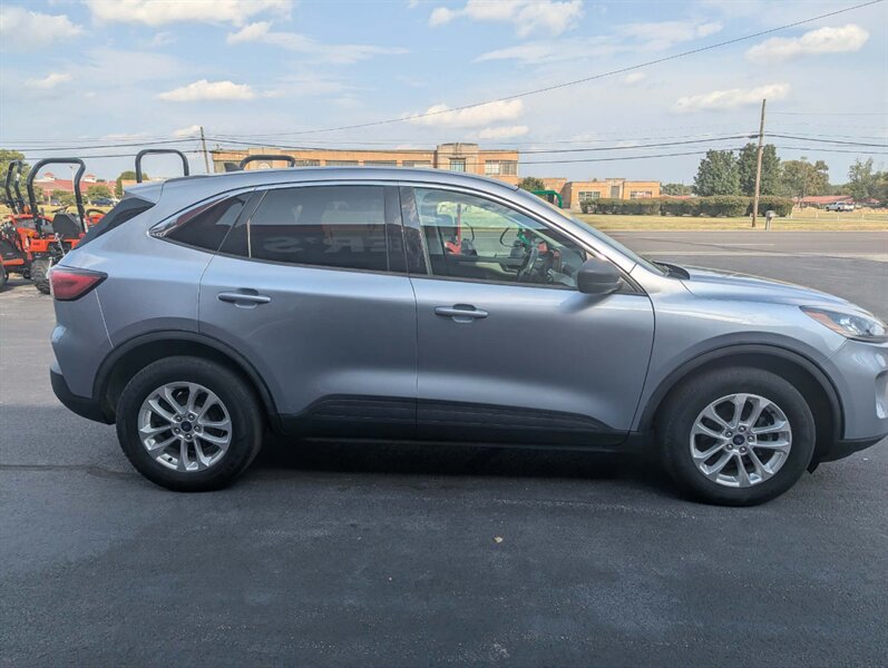 Used 2022 Ford Escape SE AWD/4WD image 3