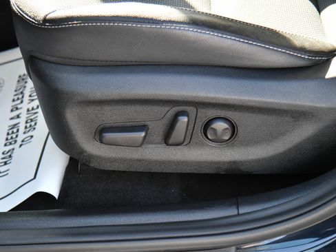 Used 2022 Kia Niro EX image 17