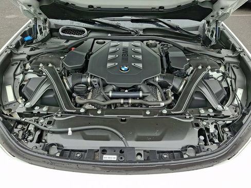 Used 2024 BMW 760i xDrive AWD/4WD image 29