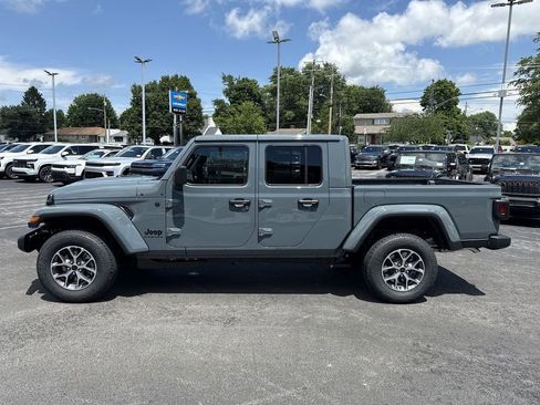 New 2026 Jeep Gladiator Sport AWD/4WD image 11