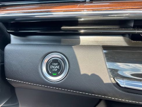 Certified 2022 Cadillac Escalade Premium Luxury AWD/4WD image 33