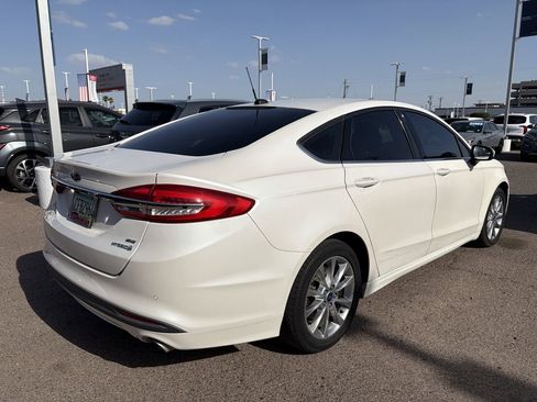 Used 2017 Ford Fusion SE FWD image 11