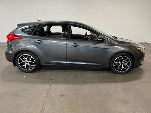 Used 2018 Ford Focus SEL FWD image 2