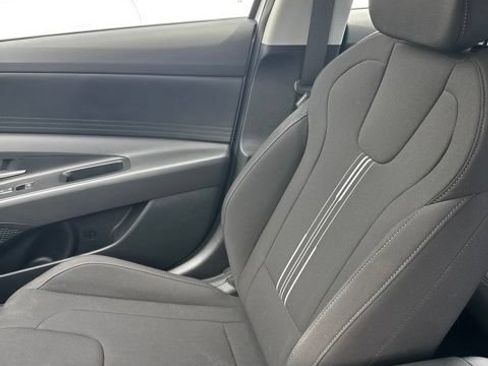 Used 2024 Hyundai Elantra Blue FWD image 3