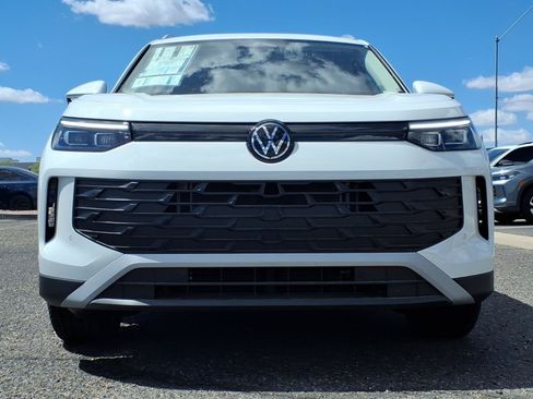 New 2026 Volkswagen Tiguan SE FWD image 2