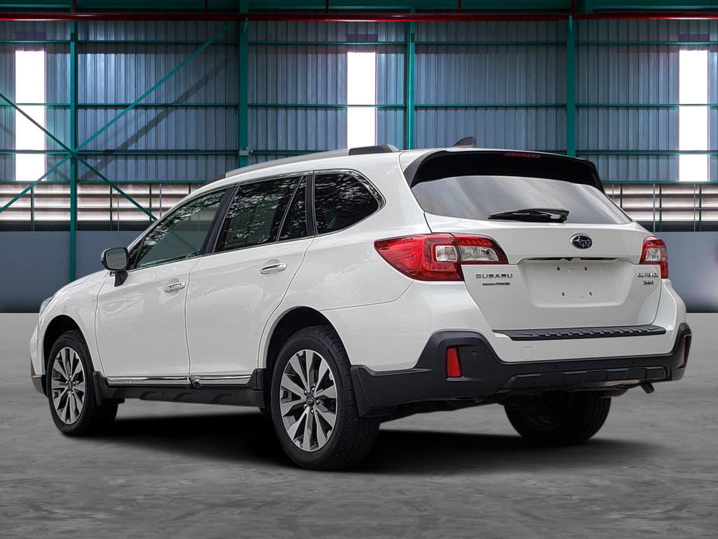 Used 2018 Subaru Outback 3.6R Touring w/ Popular Package #3 AWD/4WD image 3