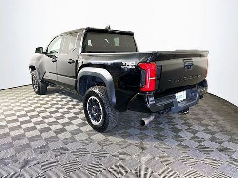 Certified 2025 Toyota Tacoma TRD Off-Road AWD/4WD image 6