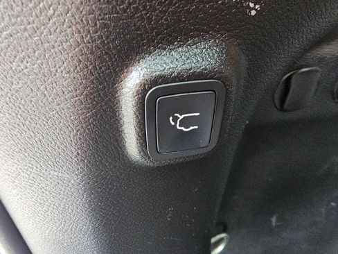Used 2020 Jeep Cherokee Latitude Plus w/ Comfort/Convenience Group AWD/4WD image 21