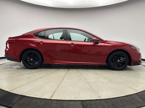 Used 2025 Toyota Camry SE w/ Convenience Package image 6