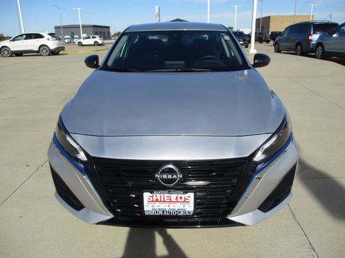 Used 2024 Nissan Altima 2.5 SV image 9