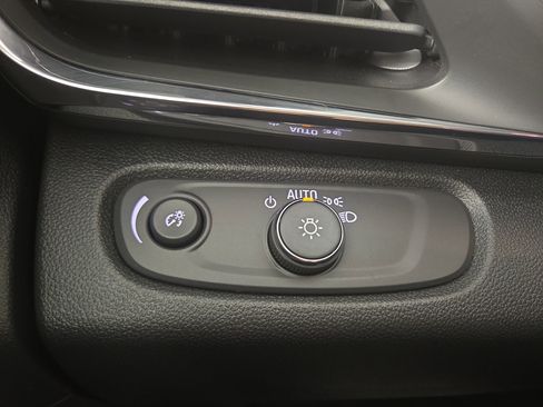 Certified 2025 Buick Envista Preferred w/ Convenience I Package image 25