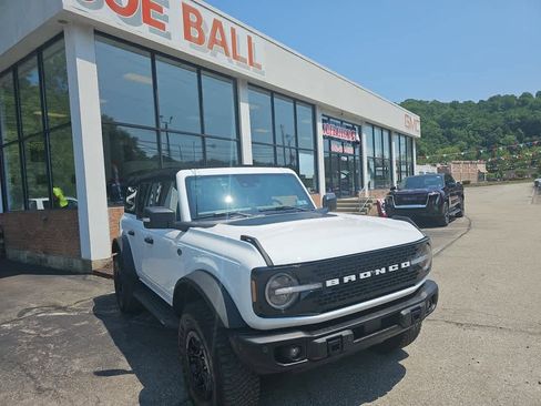 Used 2023 Ford Bronco Wildtrak image 3