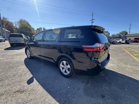 Used 2015 Toyota Sienna L image 13