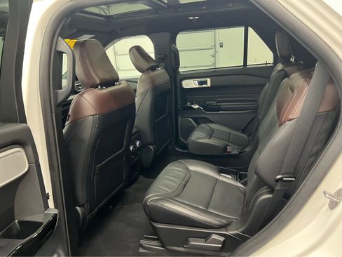 Used 2021 Ford Explorer Platinum w/ Equipment Group 601A image 2