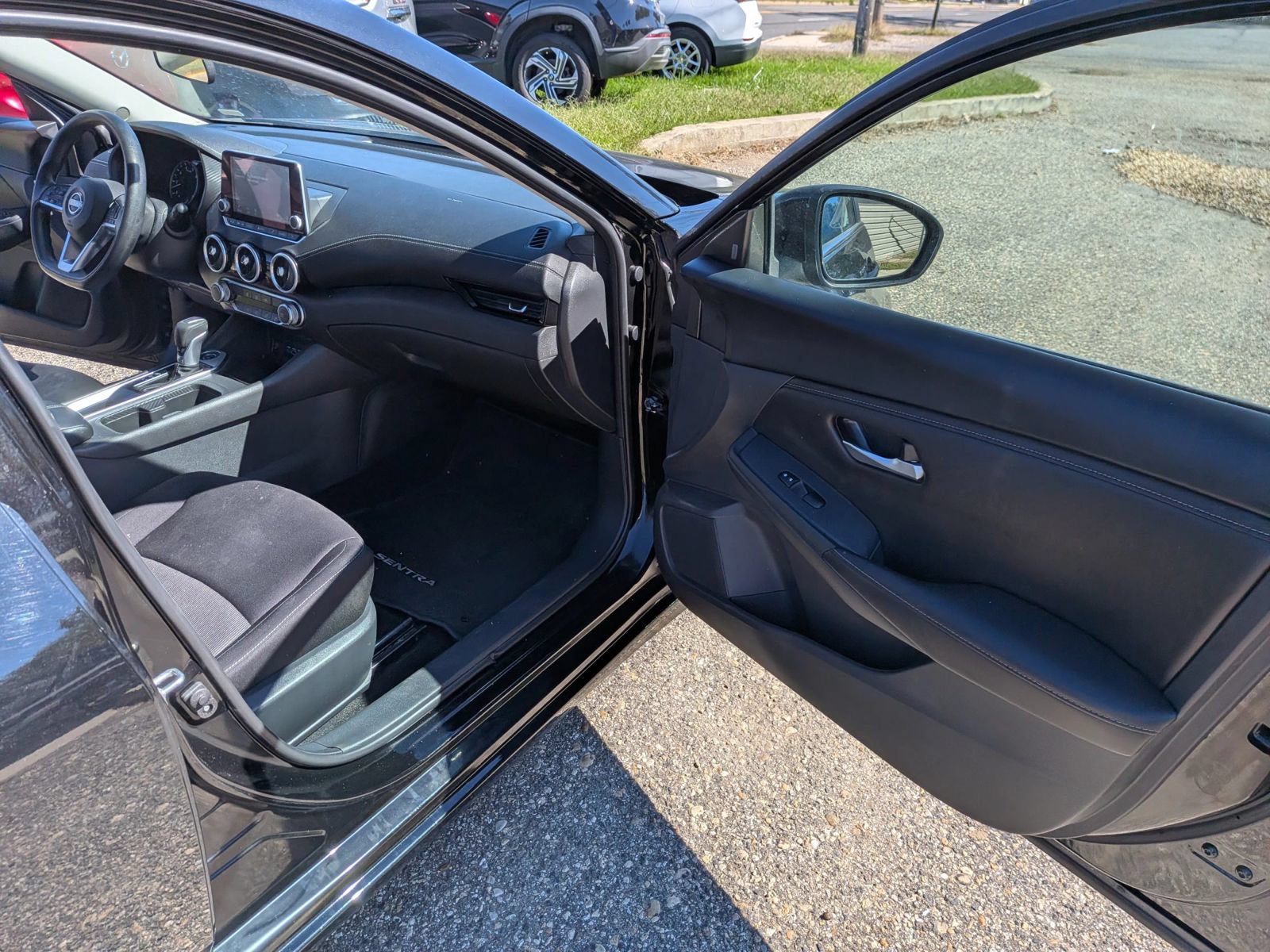 Used 2025 Nissan Sentra SV FWD image 32