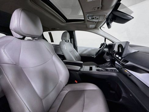 Certified 2025 Toyota Sienna XLE FWD image 42