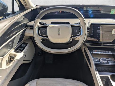 Used 2025 Lincoln Nautilus Reserve image 12