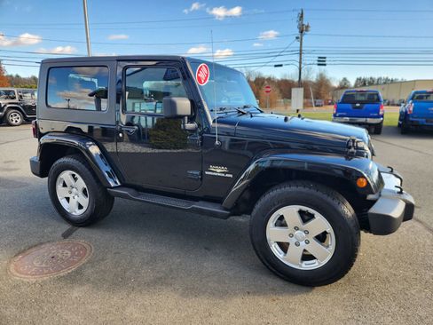 Used 2010 Jeep Wrangler Sahara w/ Dual Top Group image 15