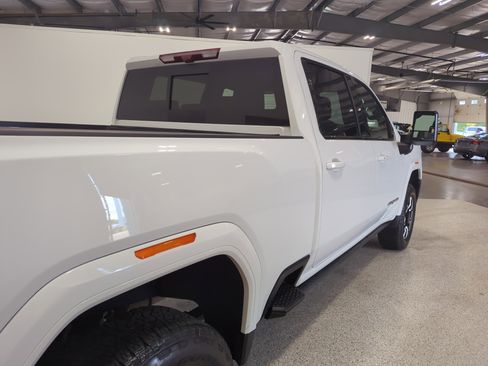 Used 2024 GMC Sierra 2500 AT4 w/ Technology Package image 3