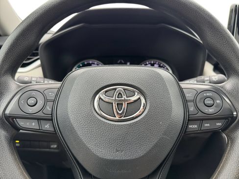 Used 2021 Toyota RAV4 XLE w/ Convenience Package AWD/4WD image 18