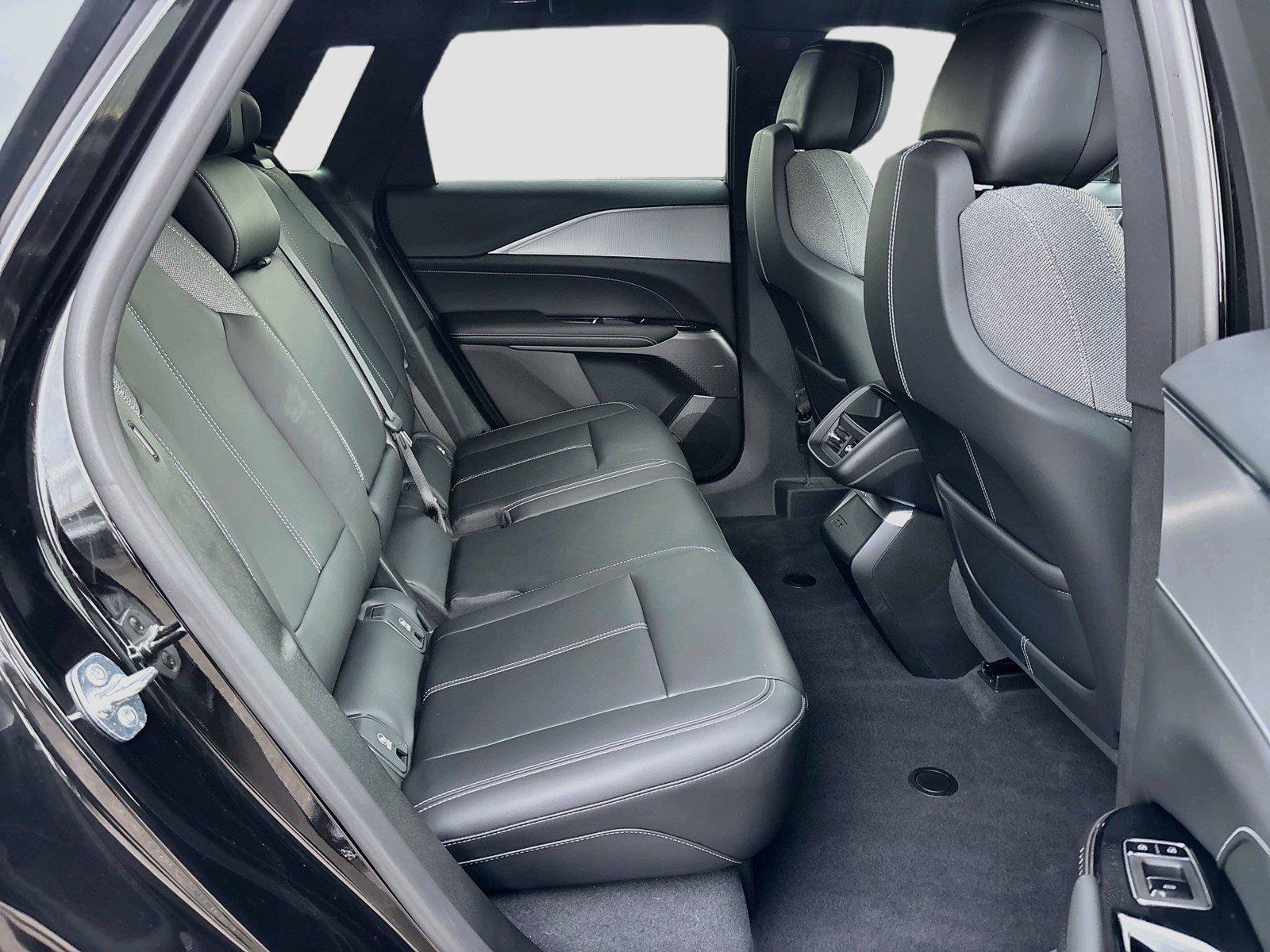 Used 2024 Cadillac Lyriq Tech RWD image 26