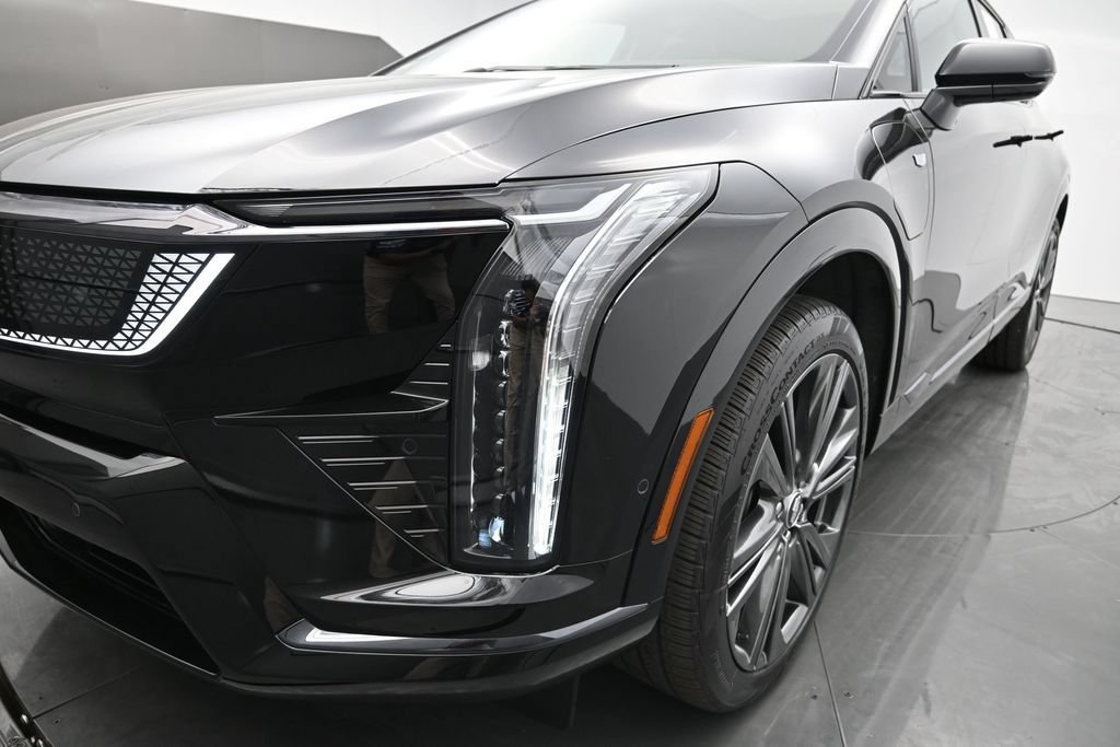 Certified 2025 Cadillac Optiq Sport 2 AWD/4WD image 38