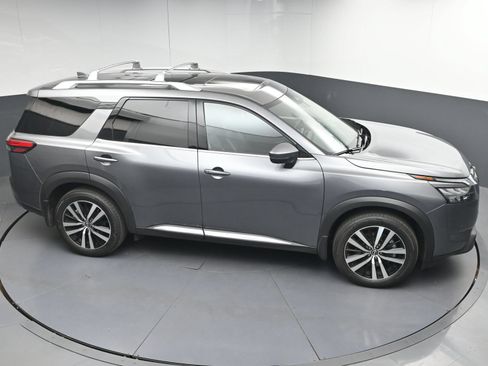 Certified 2025 Nissan Pathfinder Platinum FWD image 36