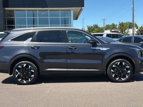 Used 2025 Kia Sorento EX AWD/4WD image 3